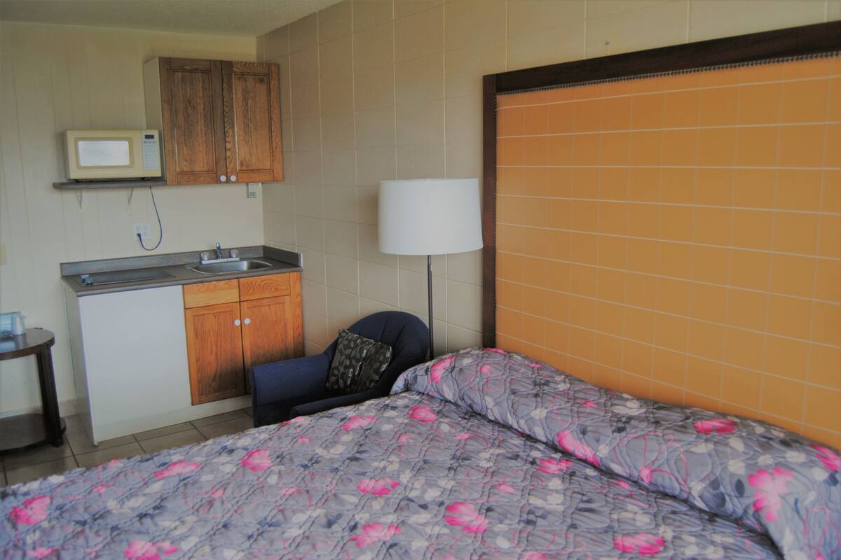 Quarto standard, 1 cama Queen | Escrivaninha, Wi-Fi de cortesia