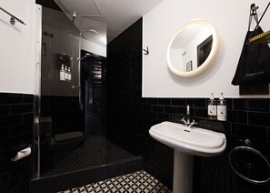 Studio, Terrace | Bathroom | Rainfall showerhead, eco-friendly toiletries, hair dryer, towels - Numa Barcelona Roca (Barcelona)