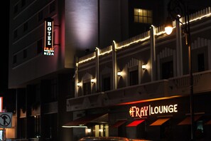 Front of property – evening/night - Hotel Fray Marcos (Nogales)