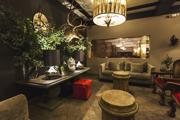 Lobby sitting area - Hotel Fray Marcos (Nogales)