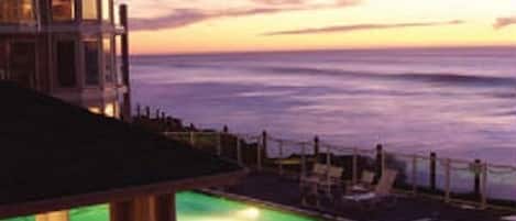 Indoor pool, 2 outdoor pools, pool loungers