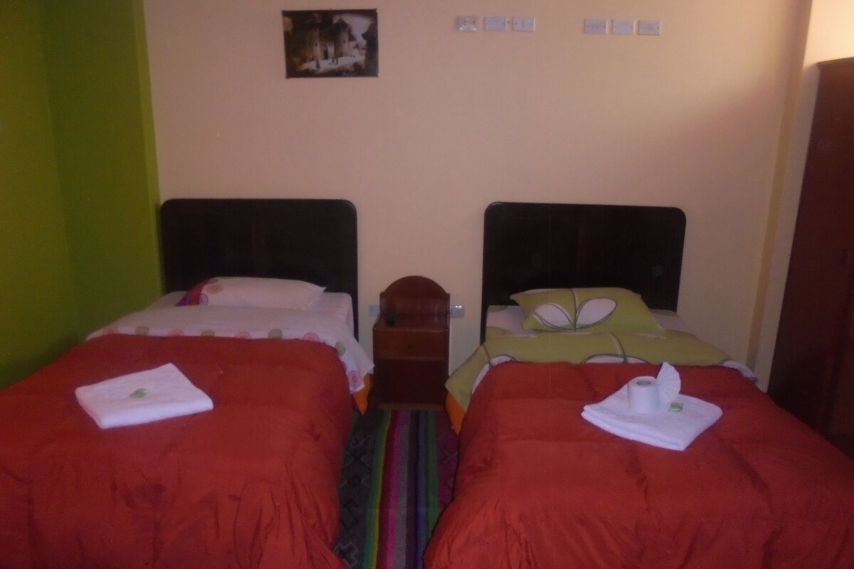 Comfort-Doppel- oder -Zweibettzimmer | Zimmersafe, individuell eingerichtet, Schreibtisch