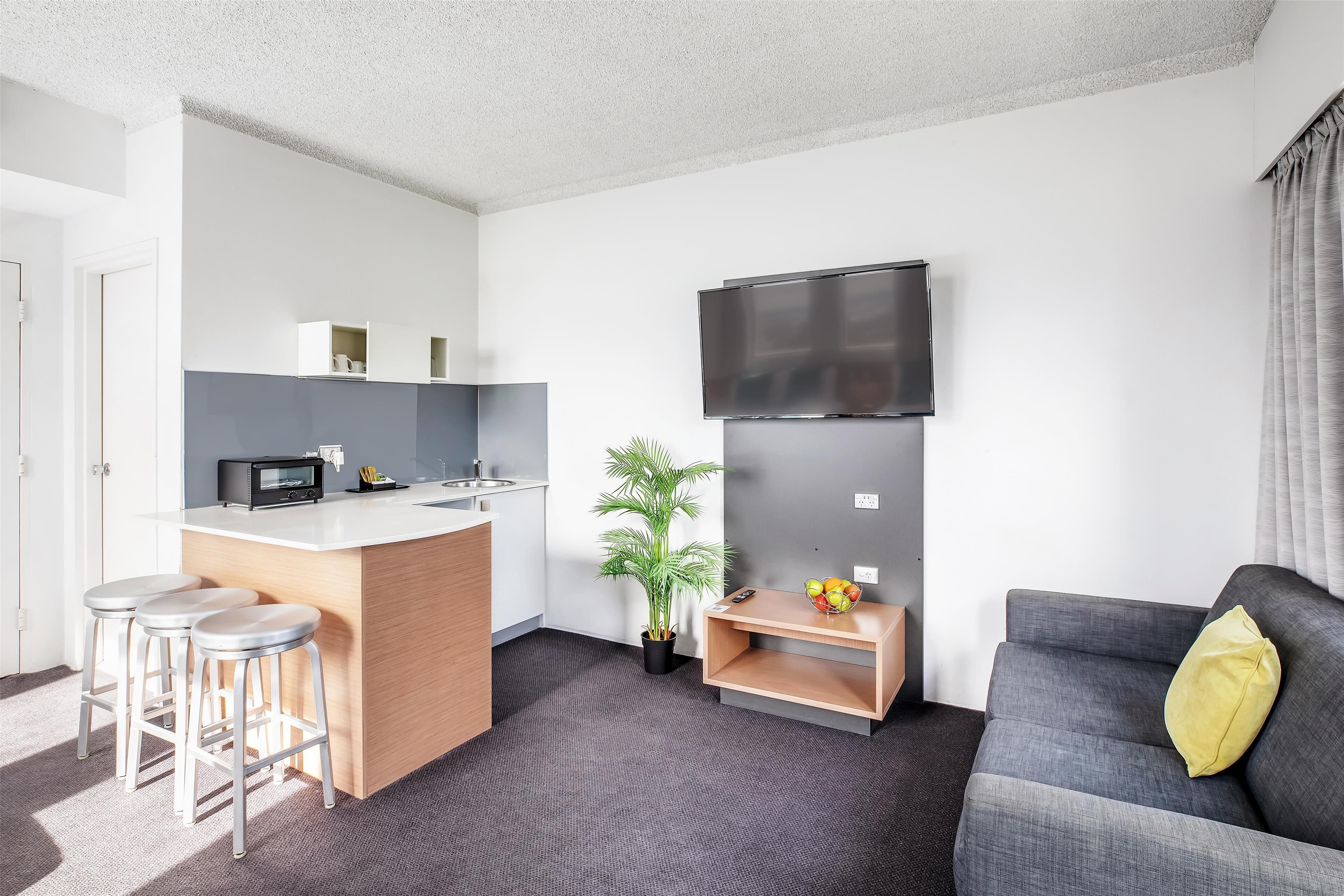 deluxe studio, kitchenette | private kitchenette | mini-fridge
