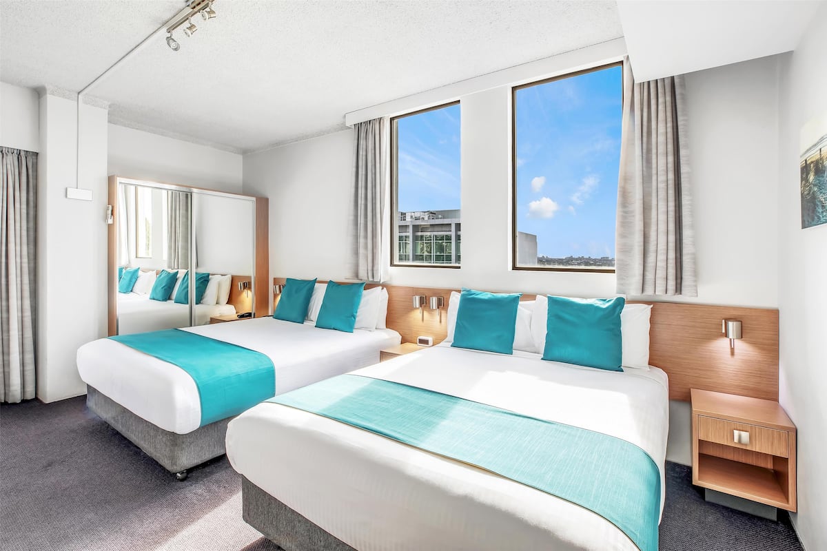 deluxe studio, kitchenette | desk, laptop workspace, iron/ironing board, free wifi