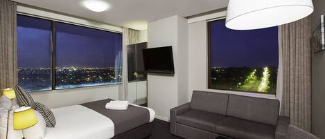 Quarto casal luxo | Escrivaninha, espaço de trabalho para notebook