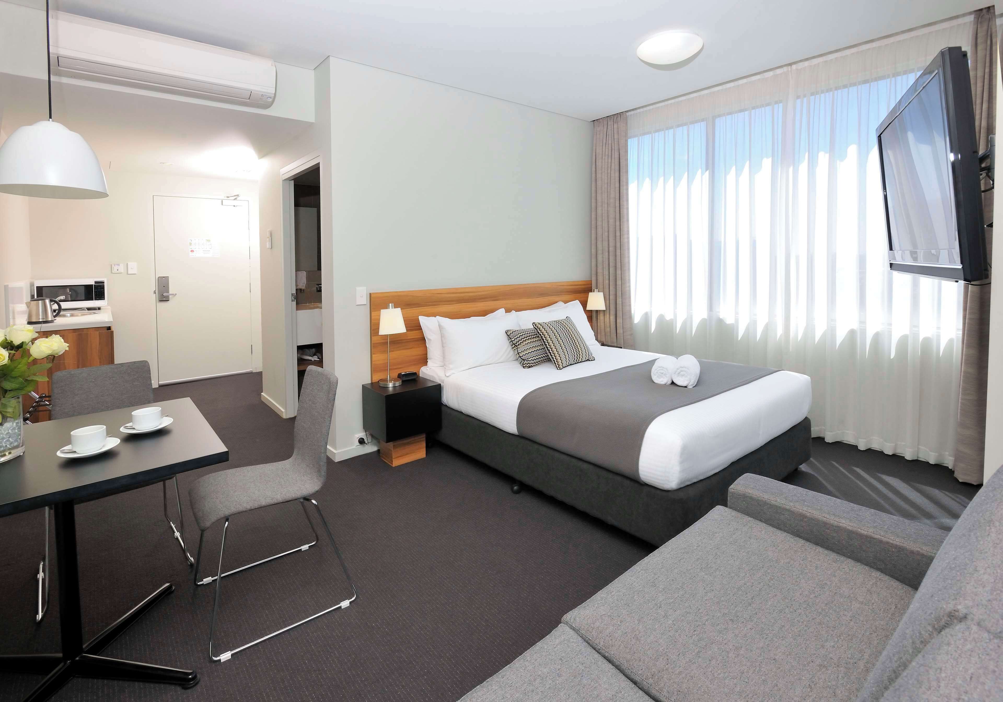 Bureau, espace de travail pour ordinateur portable