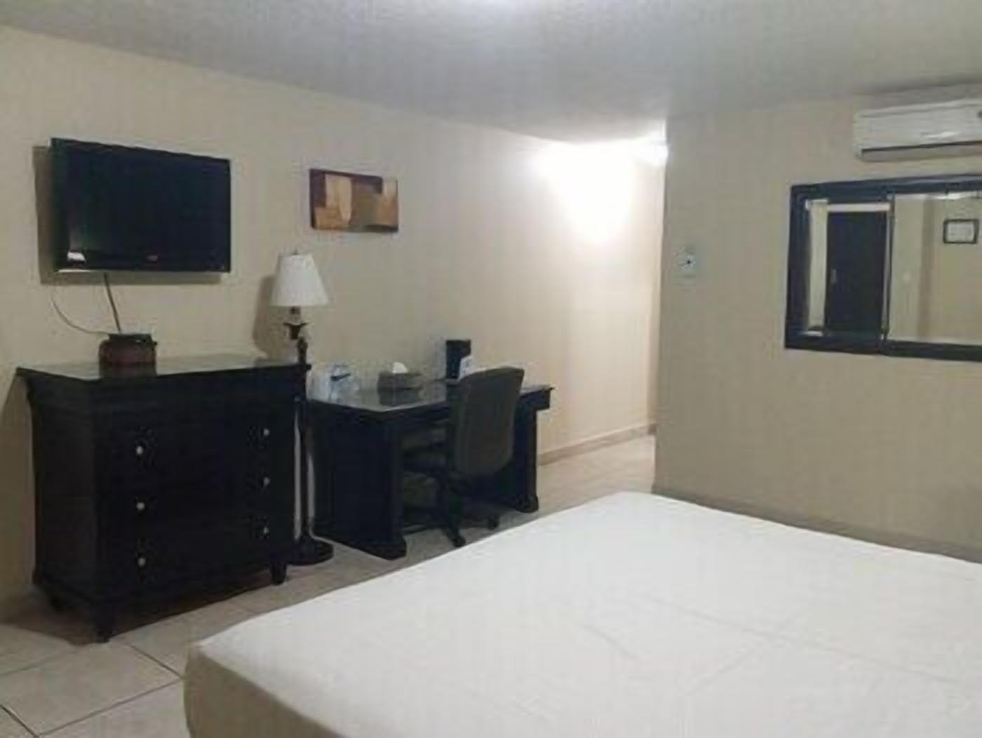 Laptop workspace, blackout drapes, iron/ironing board, free WiFi