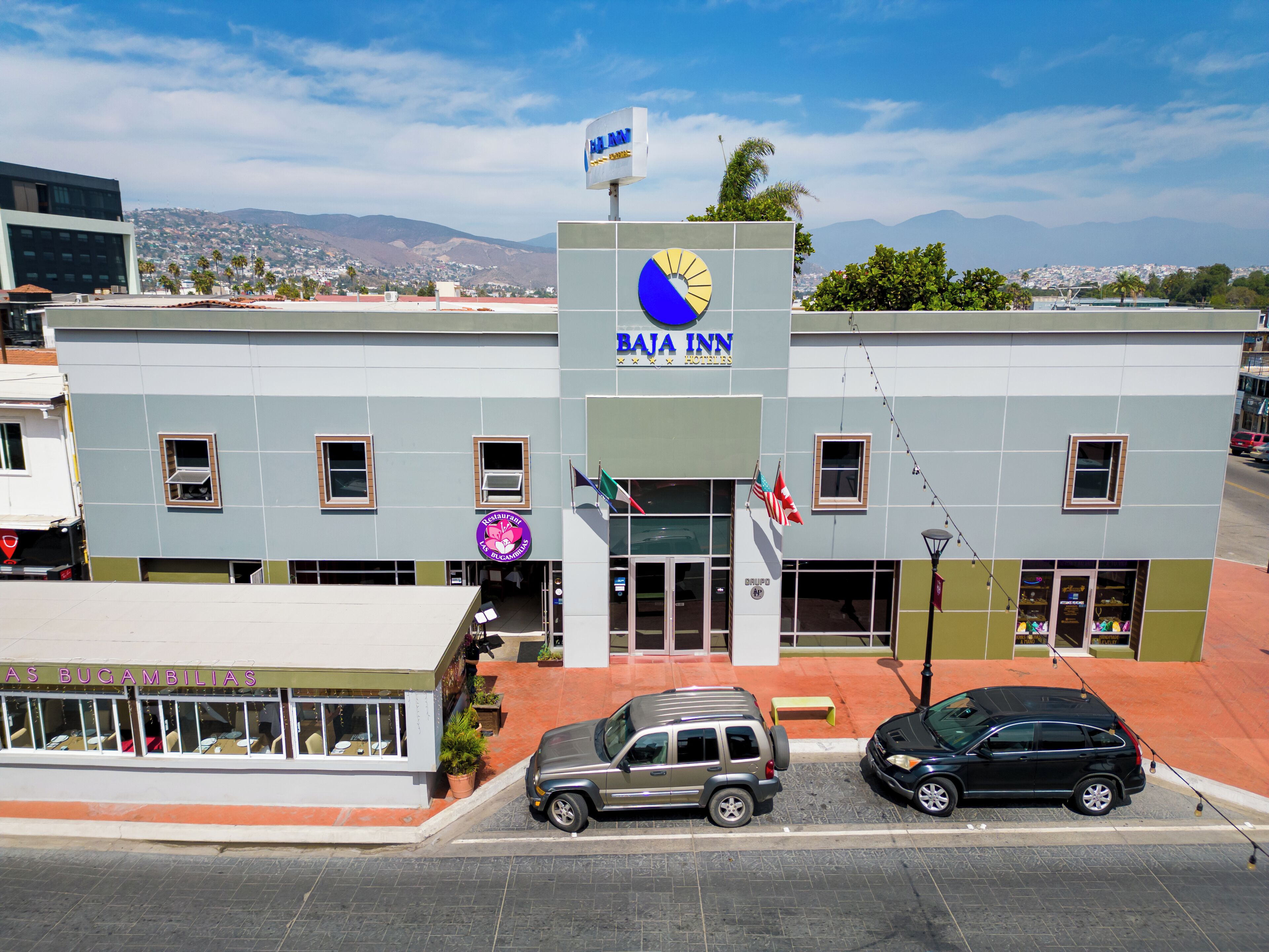 Vista frontal de la propiedad