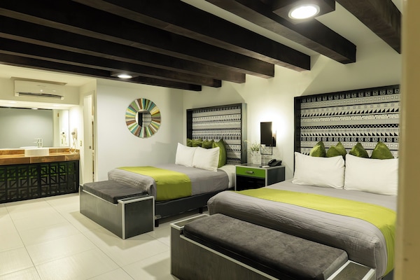 Junior Suite | Desk, laptop workspace, blackout drapes, iron/ironing board