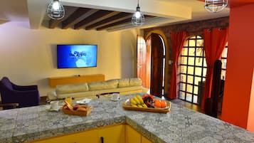 Master Suite | Private kitchen