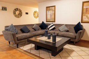 32–tuumainen taulutelevisio, jossa kaapelikanavat