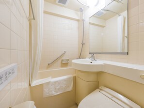 Duschwanne, kostenlose Toilettenartikel, Haartrockner, Hausschuhe