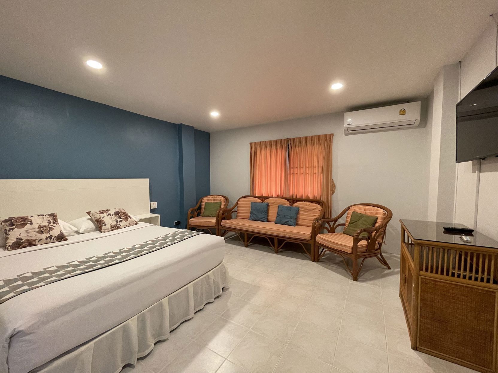 Minibar, in-room safe, desk, rollaway beds