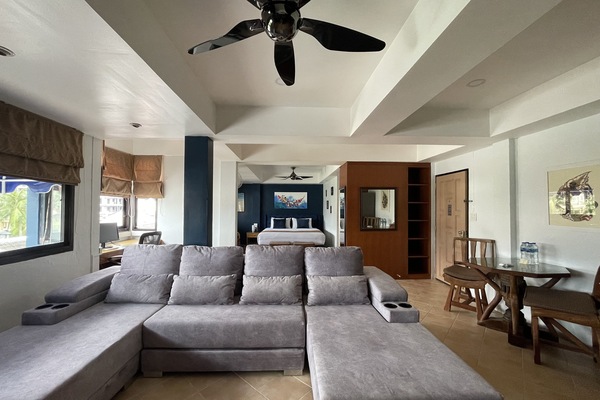 Penthouse, 1 King Bed | Minibar, in-room safe, desk, rollaway beds (surcharge)