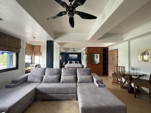 Cobertura, 1 cama King | Frigobar, cofres nos quartos, escrivaninha