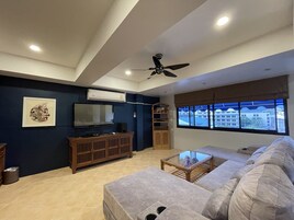 Penthouse, 1 King Bed | Minibar, in-room safe, desk, rollaway beds