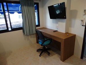 Minibar, in-room safe, desk, rollaway beds - Summer Breeze Hotel (Patong)