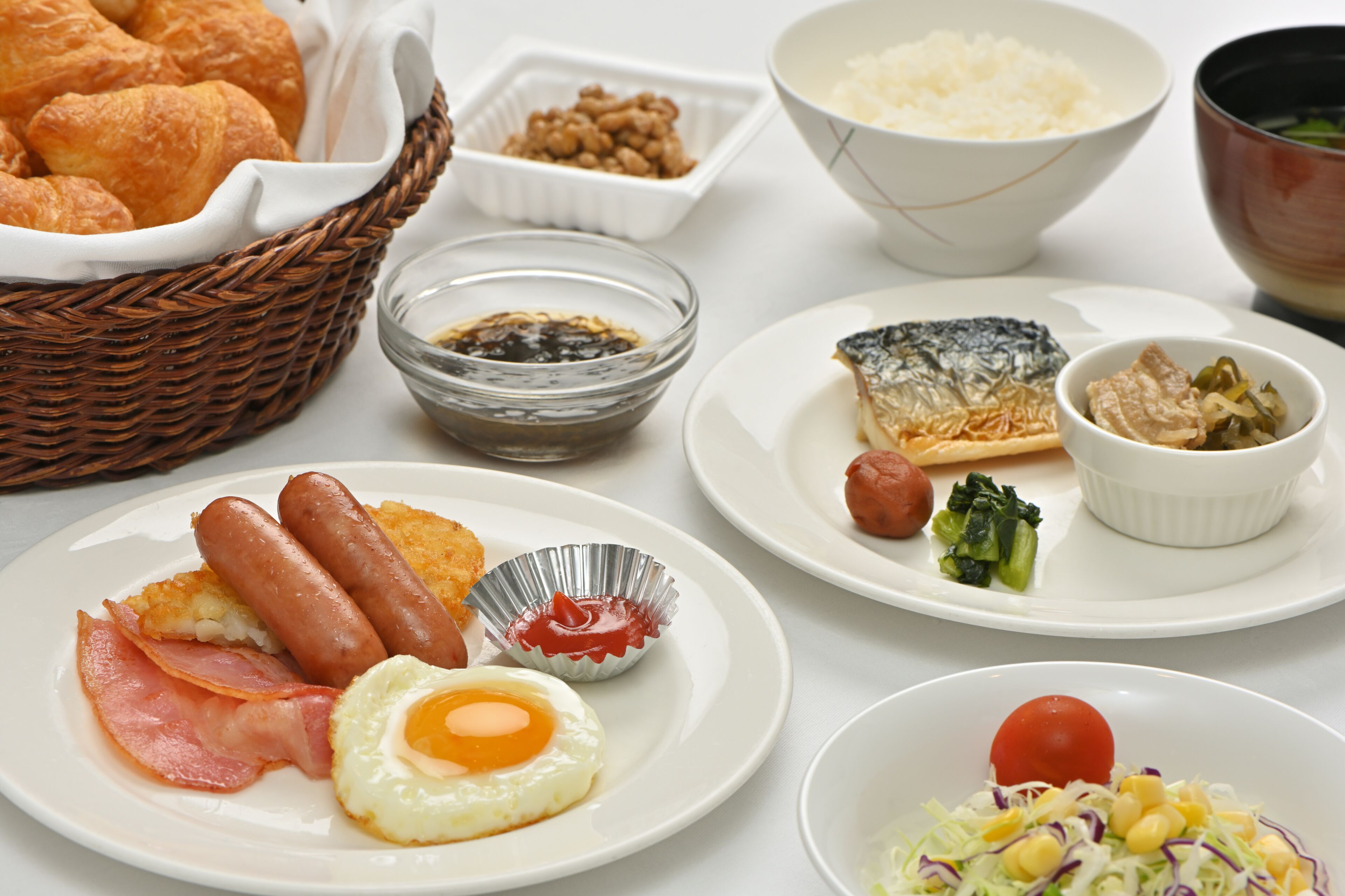 daily continental breakfast (jpy 1815 per person)