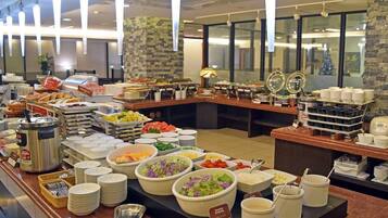 Daily continental breakfast (JPY 1815 per person)