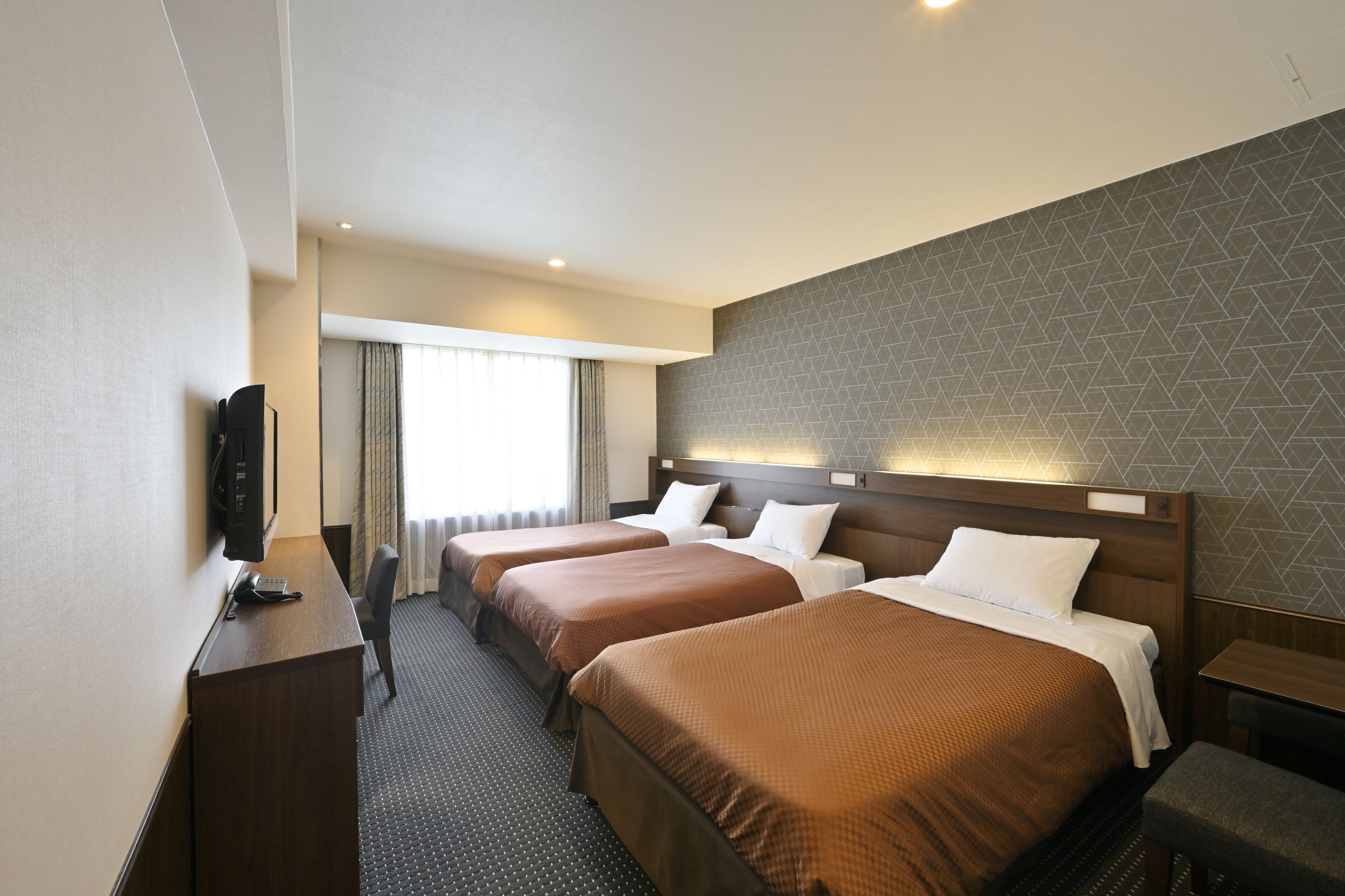 triple room, non smoking | in-room safe, desk, blackout curtains, soundproofing