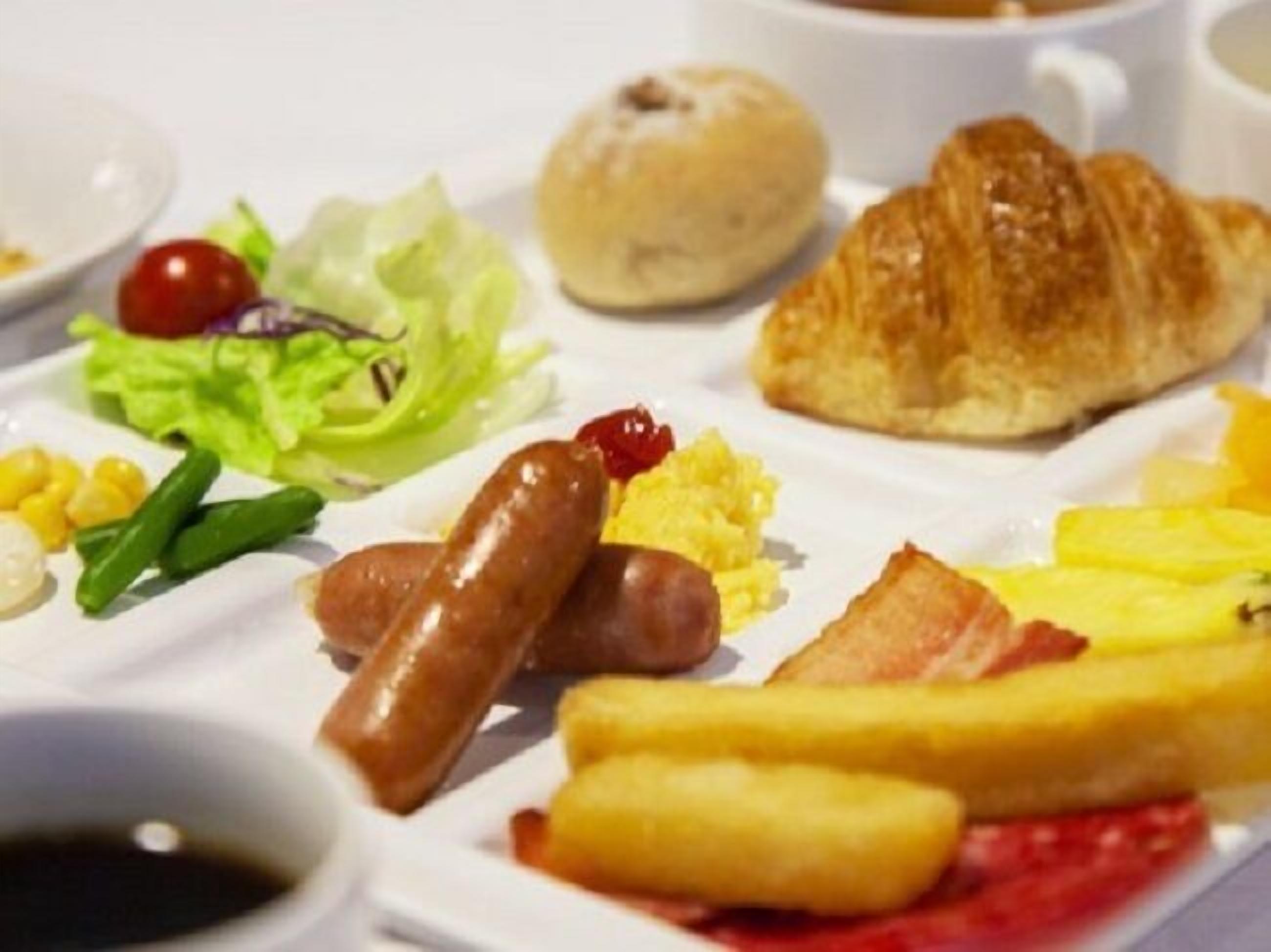 daily continental breakfast (jpy 1815 per person)