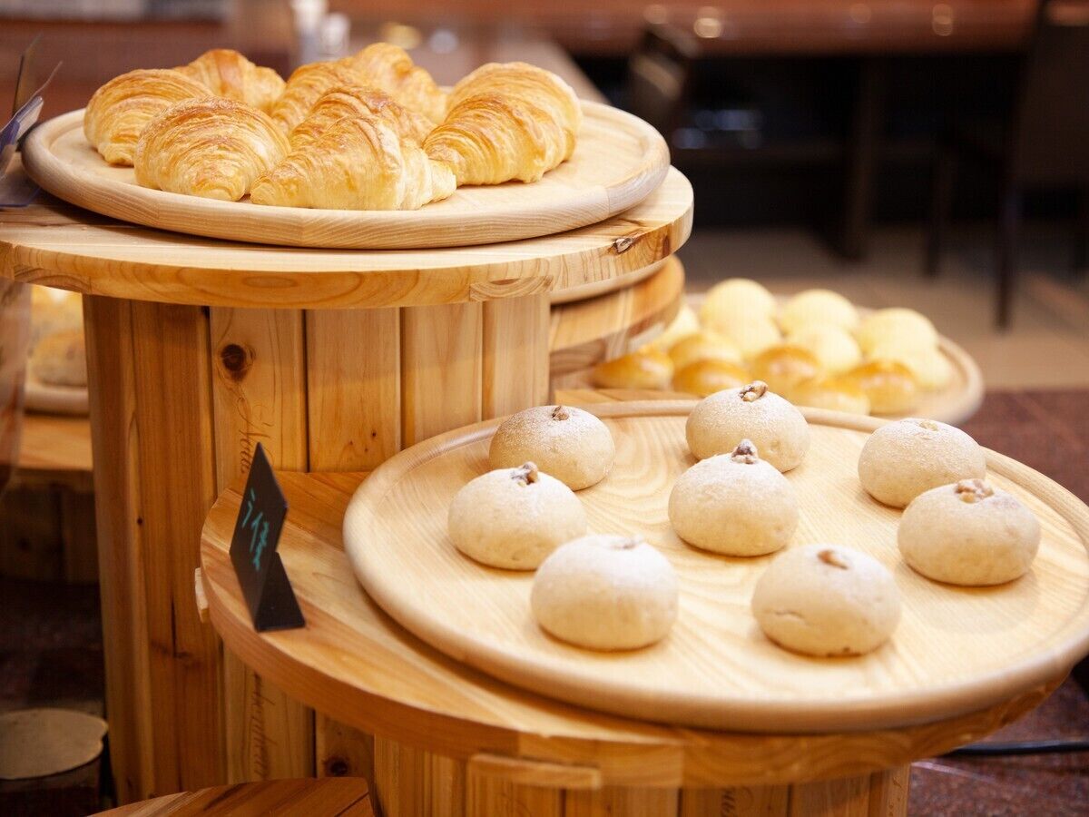 daily continental breakfast (jpy 1815 per person)