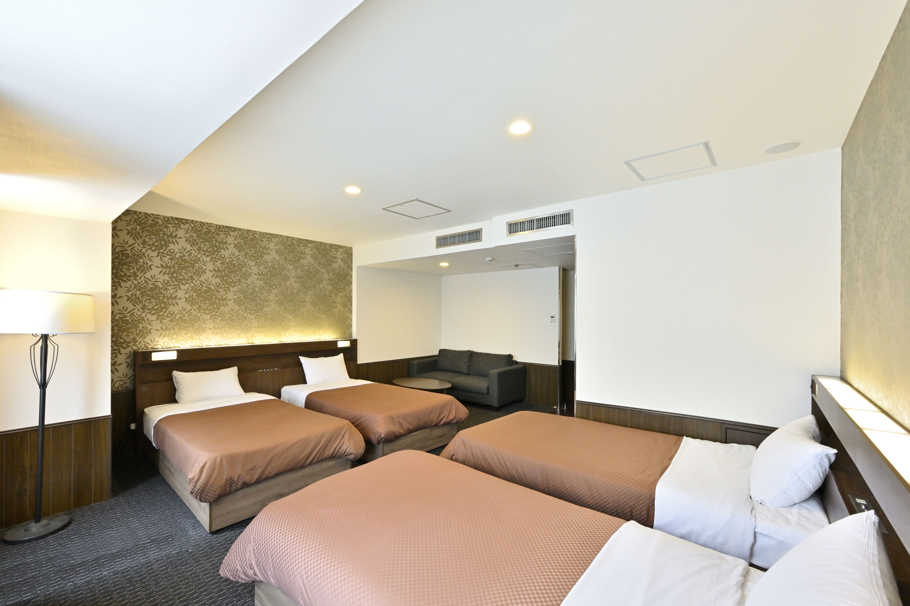 quadruple room, non smoking | in-room safe, desk, blackout curtains, soundproofing