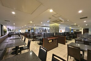 Breakfast, lunch, dinner served; Japanese cuisine  - Hotel Sun Okinawa (Naha)