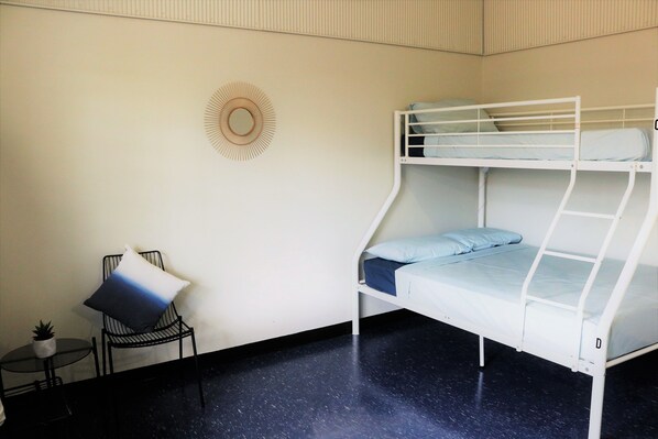 Triple Room, Shared Bathroom - Kimberley Klub (Broome)