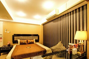 Ropa de cama hipoalergénica, minibar, caja fuerte