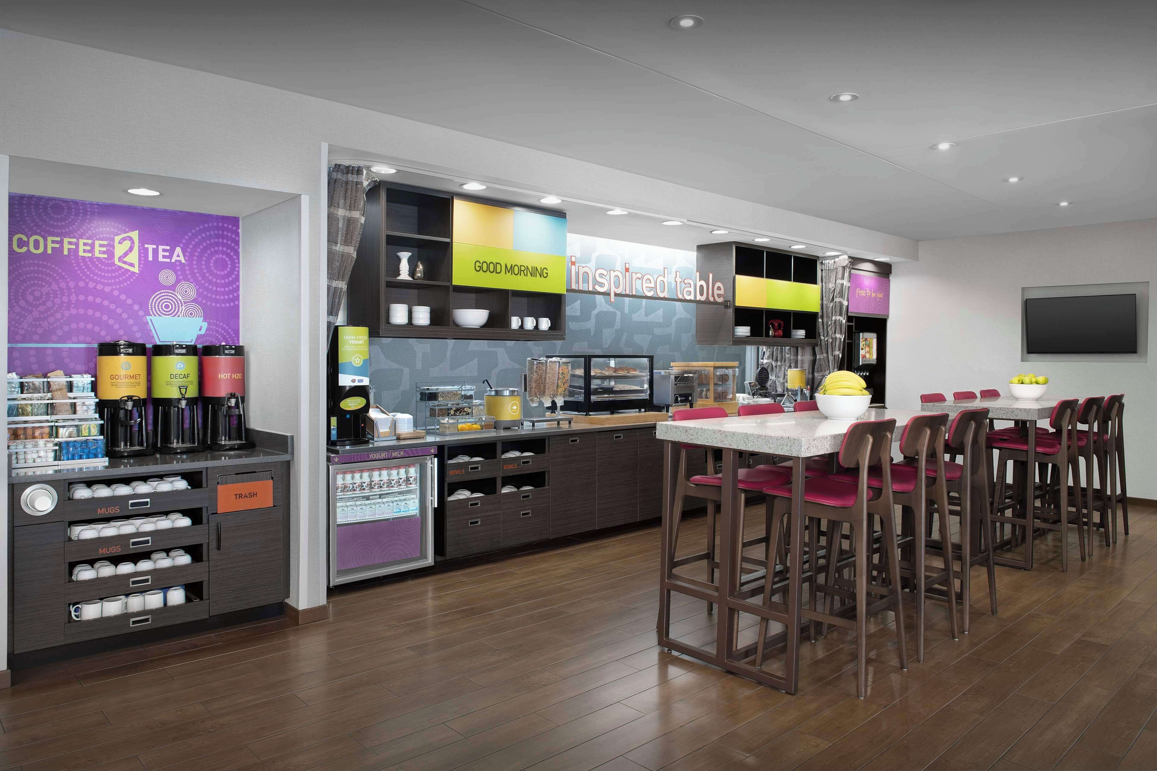 朝食 (ビュッフェ)、毎日提供 (無料)