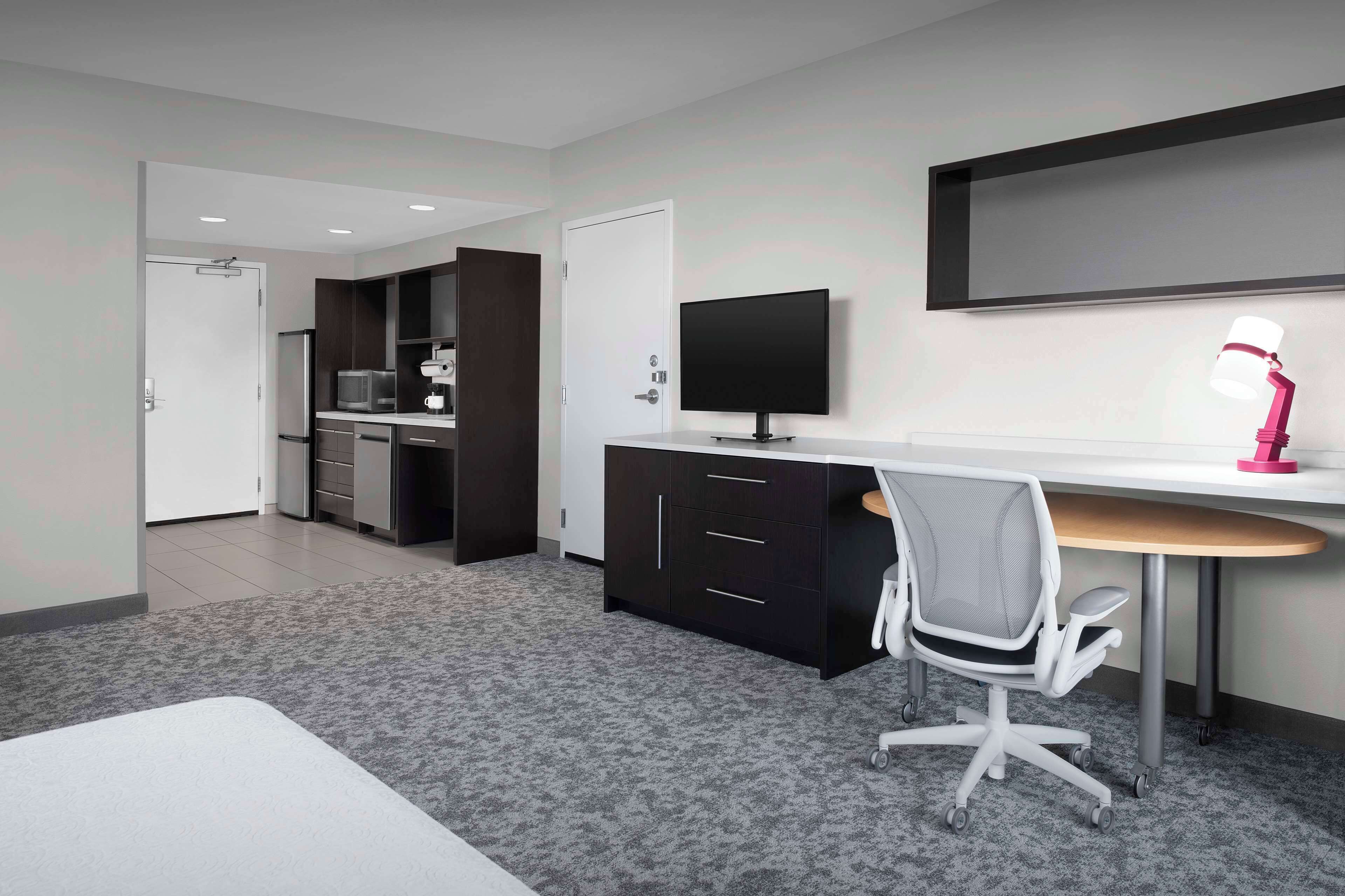 studio, 1 queen bed, accessible, bathtub (hearing) | iron/ironing board, free cots/infant beds, free wifi, bed sheets