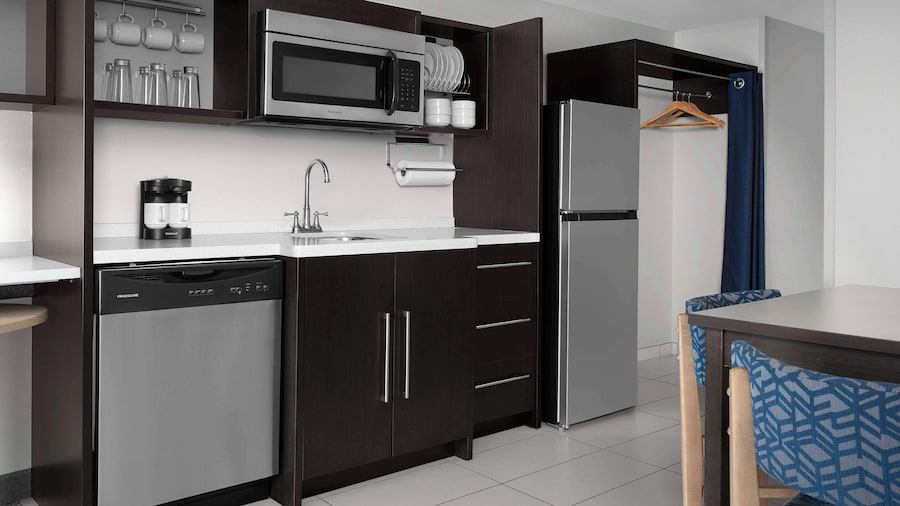 Home2 Suites by Hilton Greensboro Airport, NC