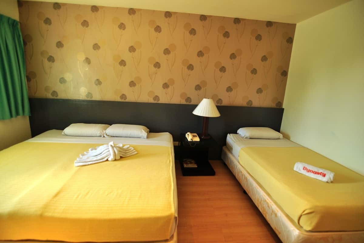 Safe på rommet, skrivebord, wi-fi (inkludert) og sengetøy