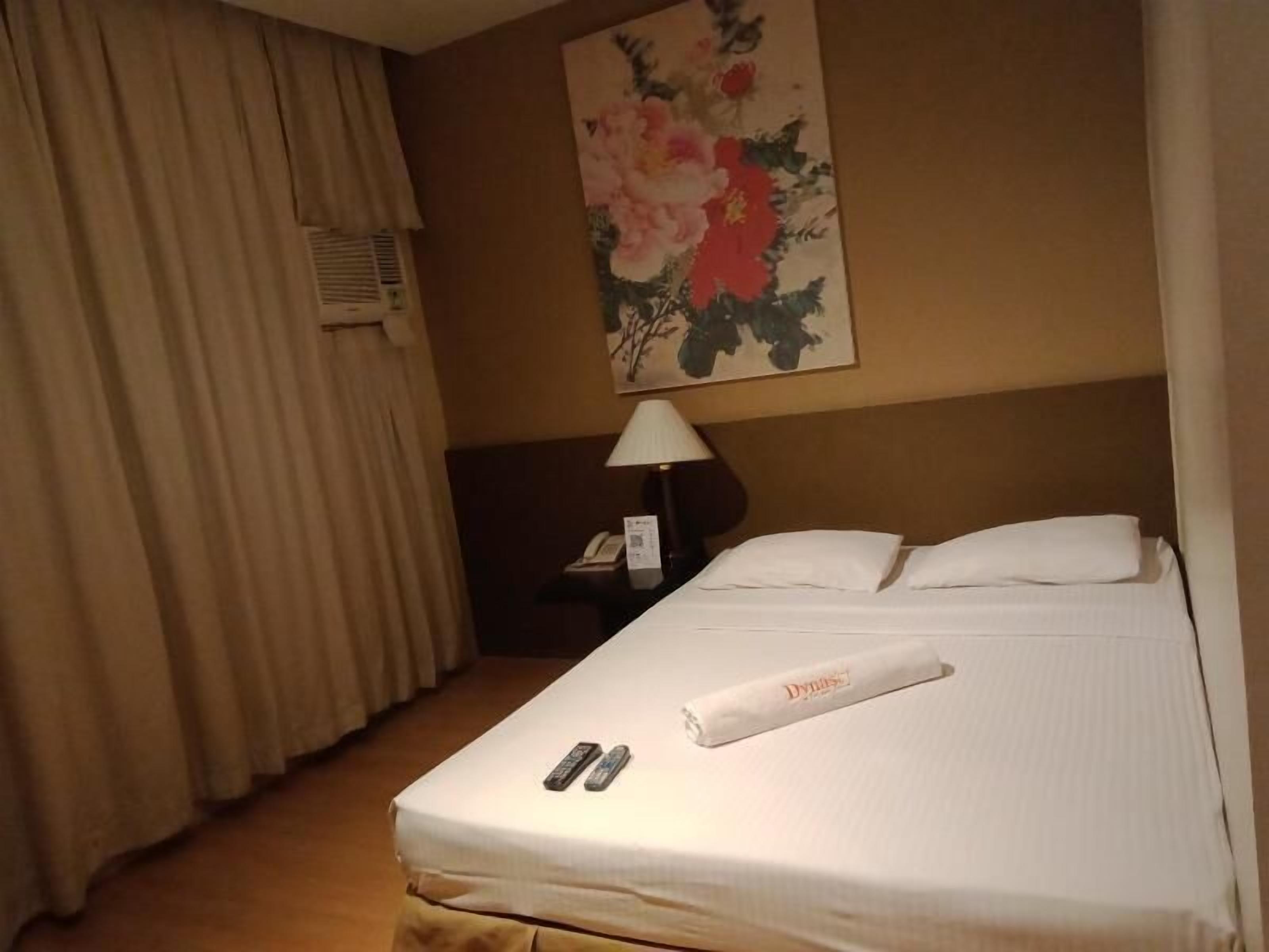 Caja fuerte, escritorio, wifi gratis y ropa de cama