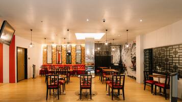 Aamiainen (180 PHP per henkilö)