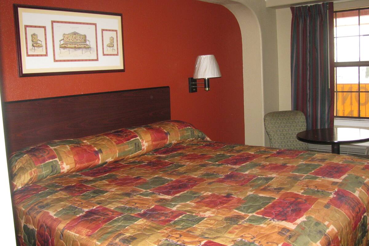Basic Room | WiFi (free), bed sheets