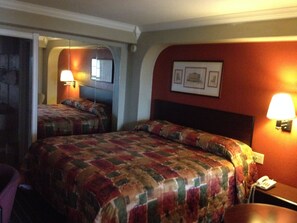 ثلاجة صغيرة