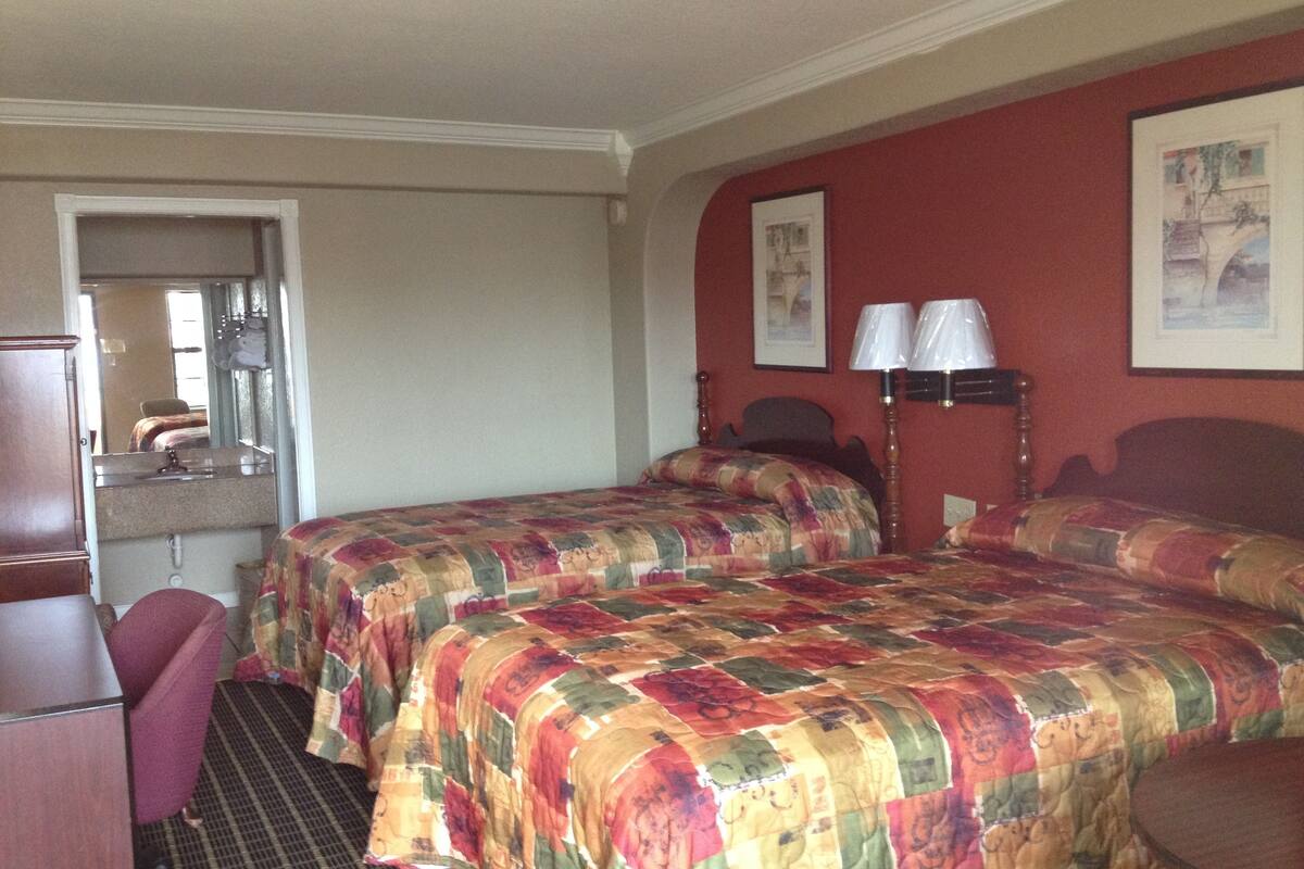 Double Room | WiFi (free), bed sheets