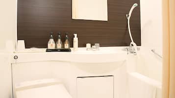 Combined shower/tub, free toiletries, hair dryer, electronic bidet