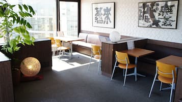 Petit déjeuner buffet (1500 JPY par personne)