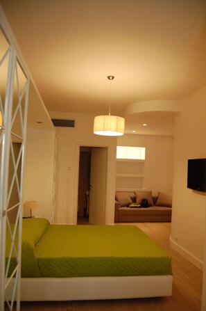 Down comforters, memory foam beds, minibar, in-room safe - A Peace Of Rome (Rome)