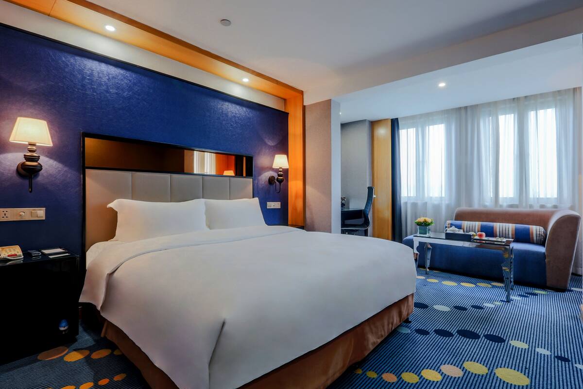 Habitación estándar | Ropa de cama de alta calidad y minibar
