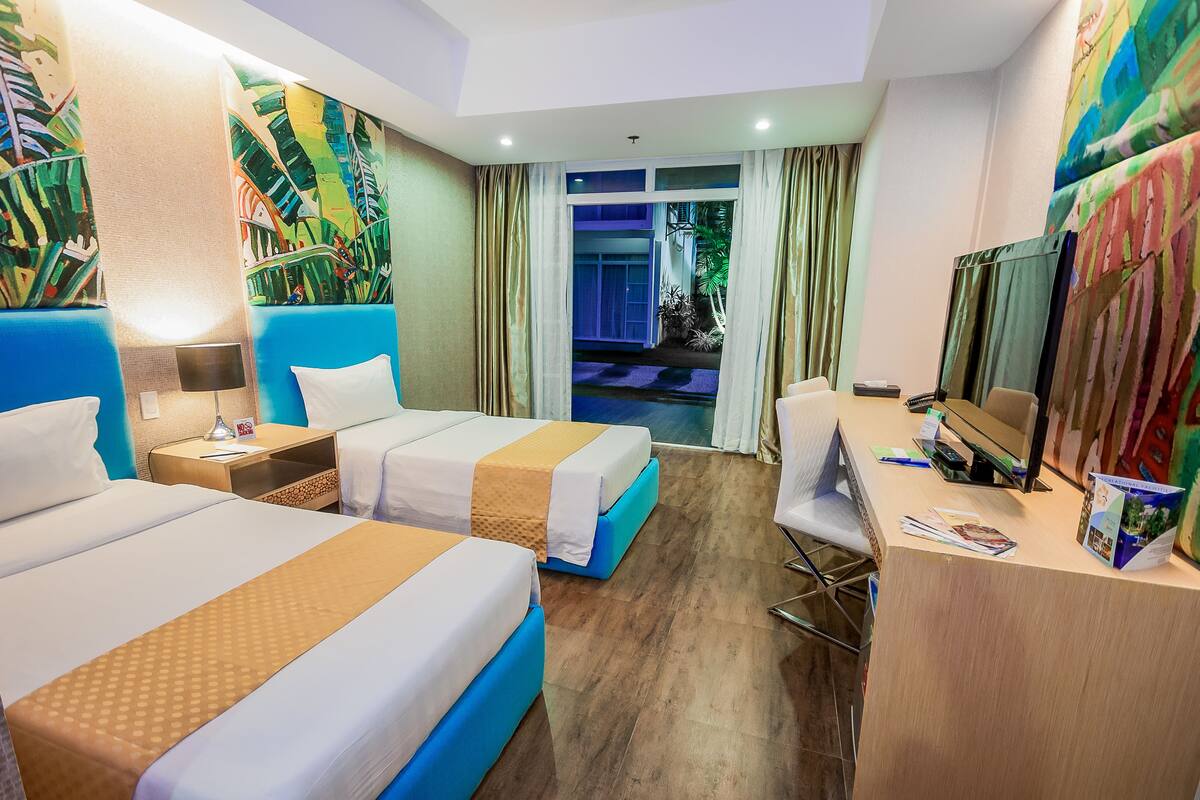 มินิบาร์, ตู้นิรภัยในห้องพัก, โต๊ะทำงาน, Wi-Fi ฟรี