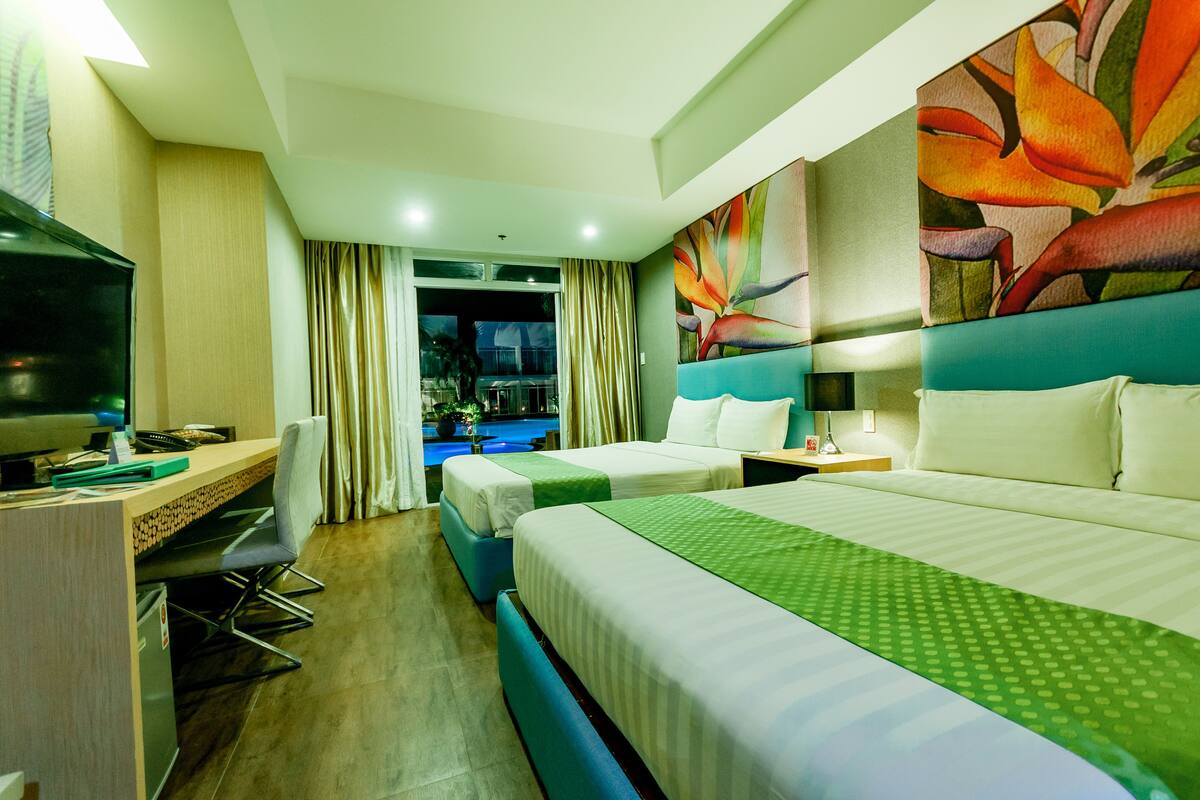 มินิบาร์, ตู้นิรภัยในห้องพัก, โต๊ะทำงาน, Wi-Fi ฟรี