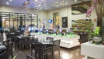 Daily buffet breakfast (PHP 500 per person)