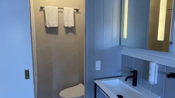 免费洗浴用品、毛巾、肥皂、洗发水