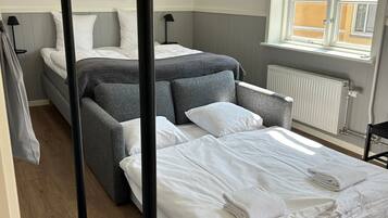 标准四人房 | 免费 WiFi、床单