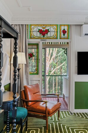 Deluxe Room | Premium bedding, desk, blackout drapes, soundproofing - Silkari The Charrington At Chatswood (Chatswood)