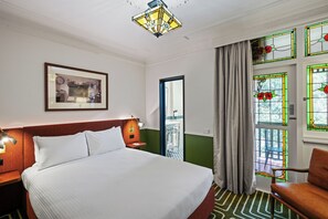 Classic Room | Premium bedding, desk, blackout drapes, soundproofing - Silkari The Charrington At Chatswood (Chatswood)